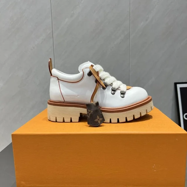 Louis Vuitton Sneakers Chunky lug-sole lace-up with Monogram canvas hang tag product detail image 2