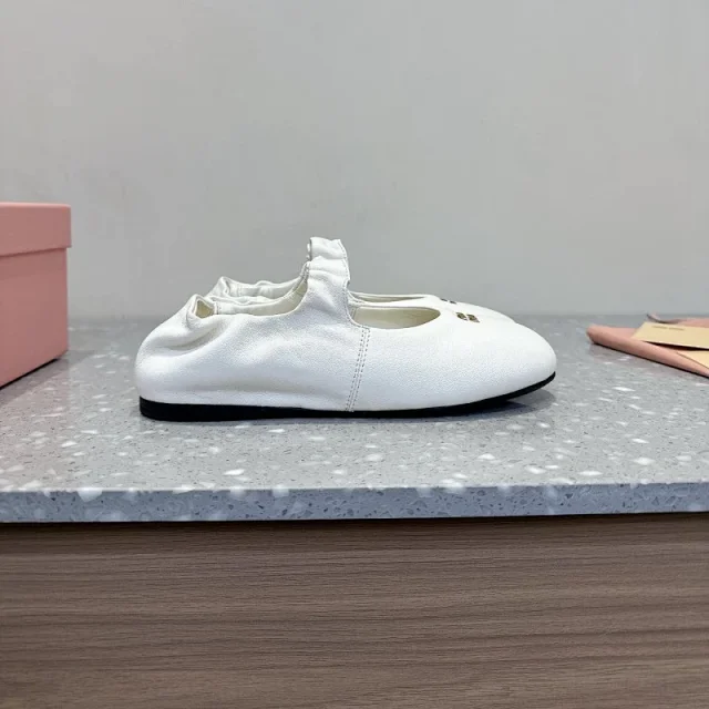 Miu Casual Shoes Elasticized ballet flats product detail image 4