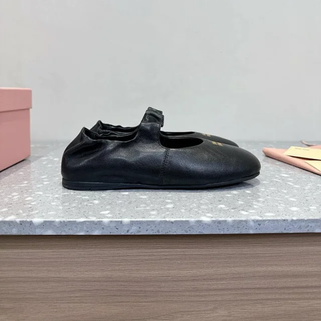 Miu Casual Shoes Elasticized ballet flats product detail image 5