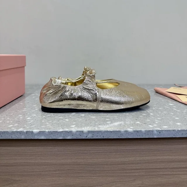Miu Casual Shoes Elasticized ballet flats product detail image 1