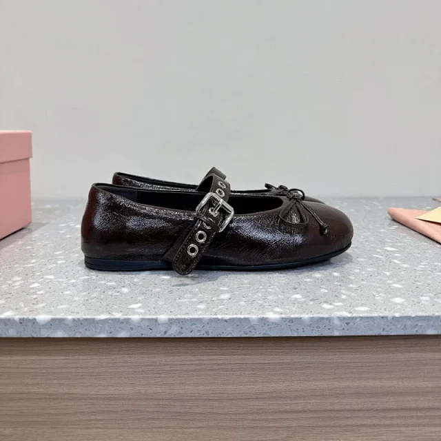 Miu Casual Shoes Elasticized ballet flats product detail image 6