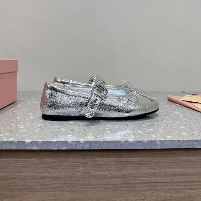 Miu Casual Shoes Elasticized ballet flats product detail image 7