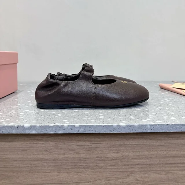 Miu Casual Shoes Elasticized ballet flats product detail image 3