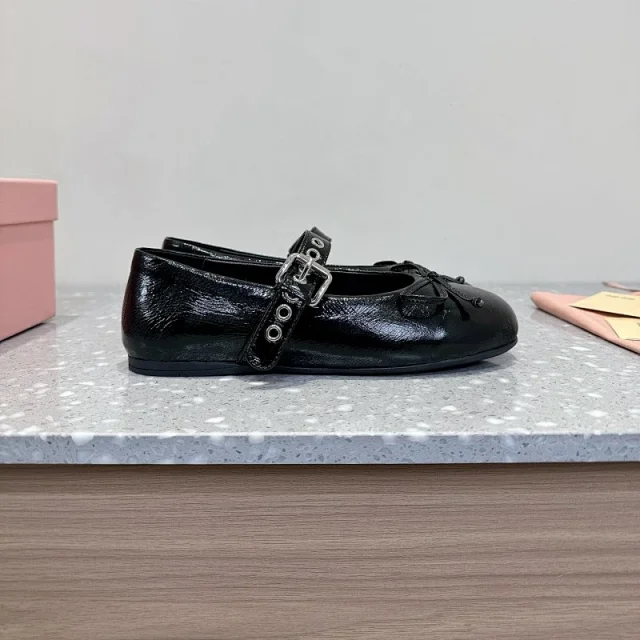 Miu Casual Shoes Elasticized ballet flats product detail image 8