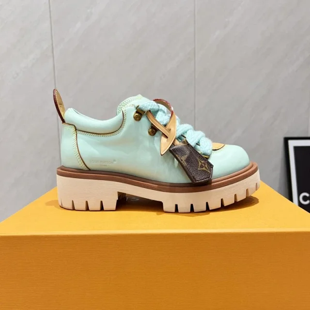Louis Vuitton Sneakers Chunky lug-sole lace-up with Monogram canvas hang tag product detail image 7