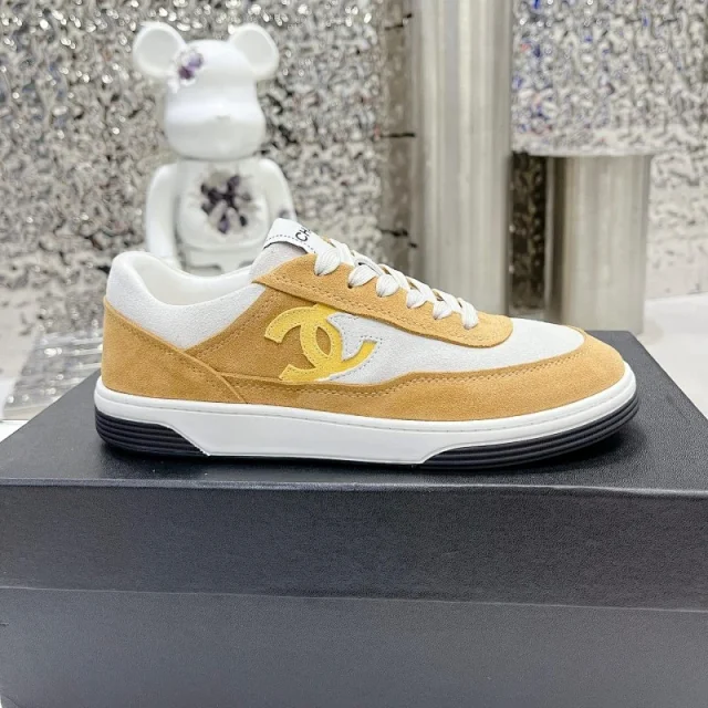 Chanel Sneakers Low-top suede-panel with interlocking CC side logo product detail image 3