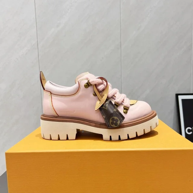 Louis Vuitton Sneakers Chunky lug-sole lace-up with Monogram canvas hang tag product detail image 6