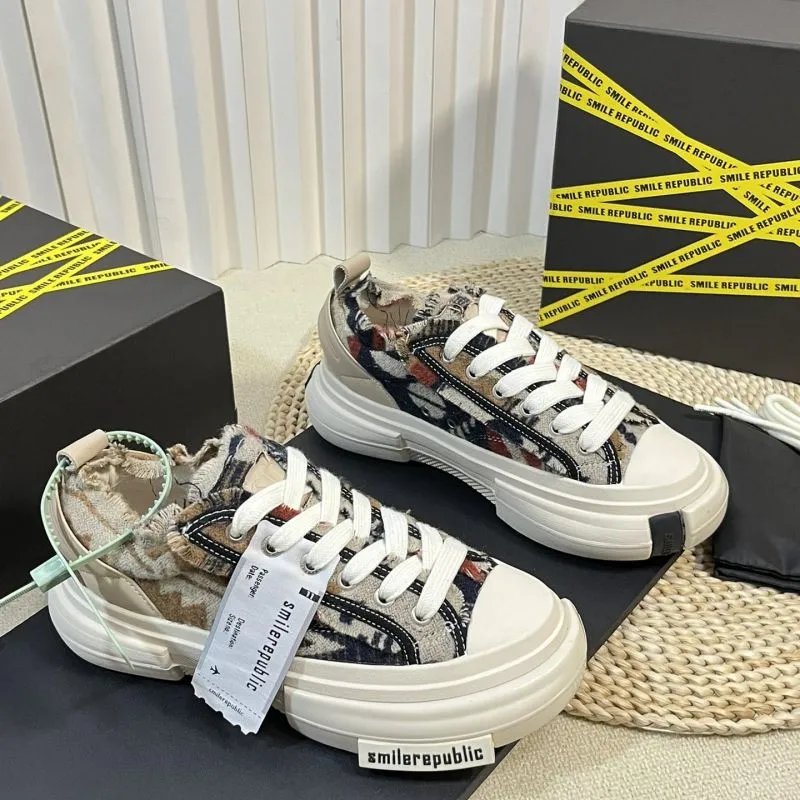 SMILEREPUBLIC Sneakers Low-top frayed canvas with chunky soles — 6