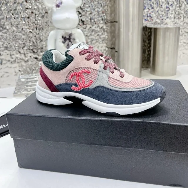 Chanel Sneakers Low-top suede-panel with interlocking CC side logo product detail image 14