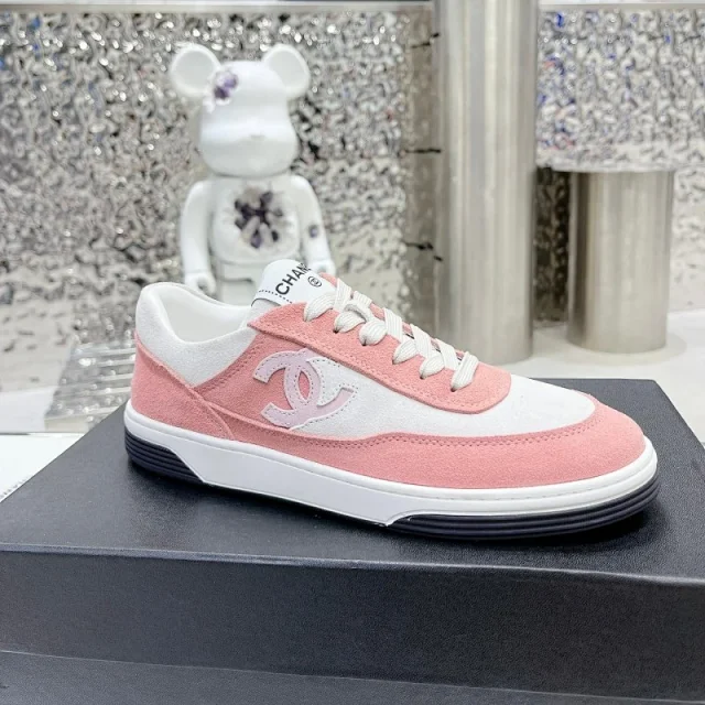 Chanel Sneakers Low-top suede-panel with interlocking CC side logo product detail image 2