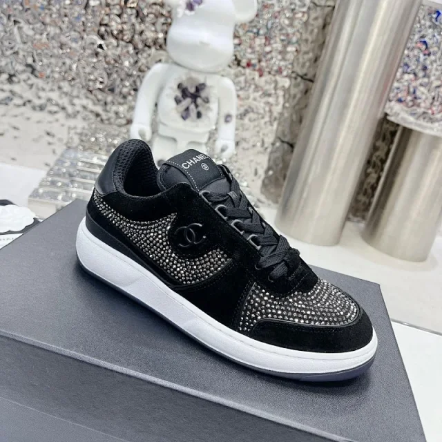Chanel Sneakers Low-top suede-panel with interlocking CC side logo product detail image 12