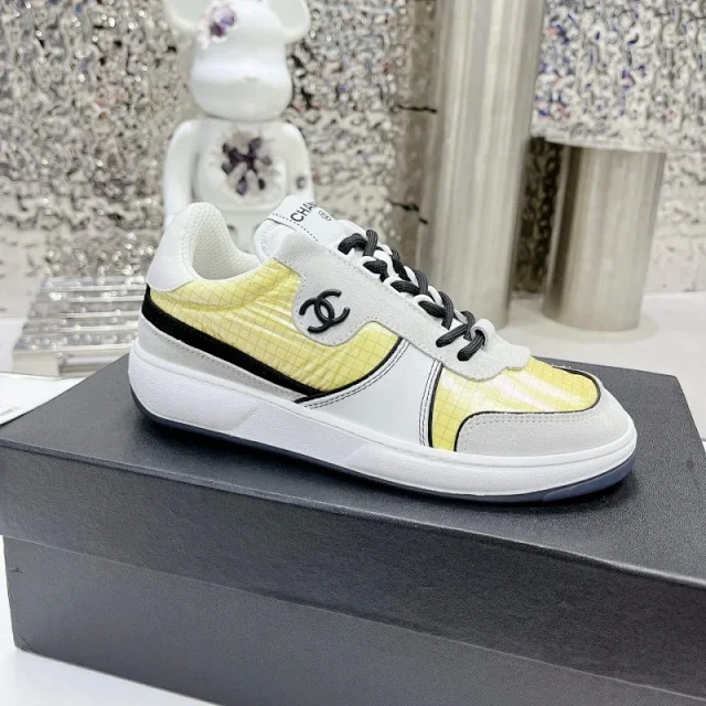 Chanel Sneakers Low-top suede-panel with interlocking CC side logo product detail image 10