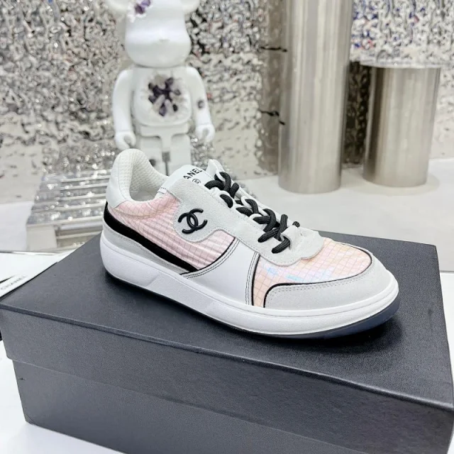 Chanel Sneakers Low-top suede-panel with interlocking CC side logo product detail image 9