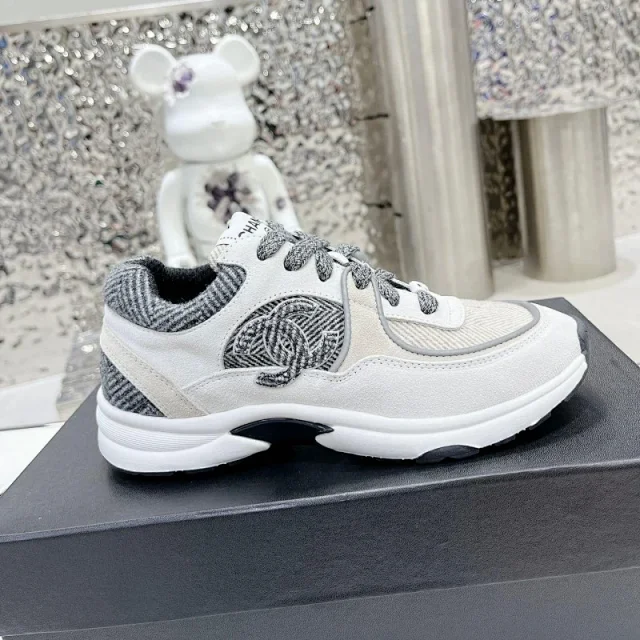 Chanel Sneakers Low-top suede-panel with interlocking CC side logo product detail image 18