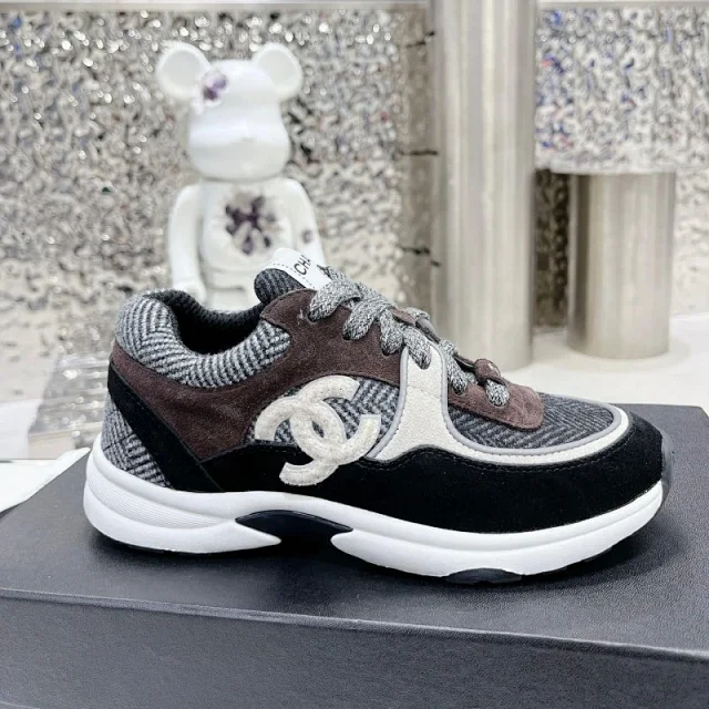 Chanel Sneakers Low-top suede-panel with interlocking CC side logo product detail image 16