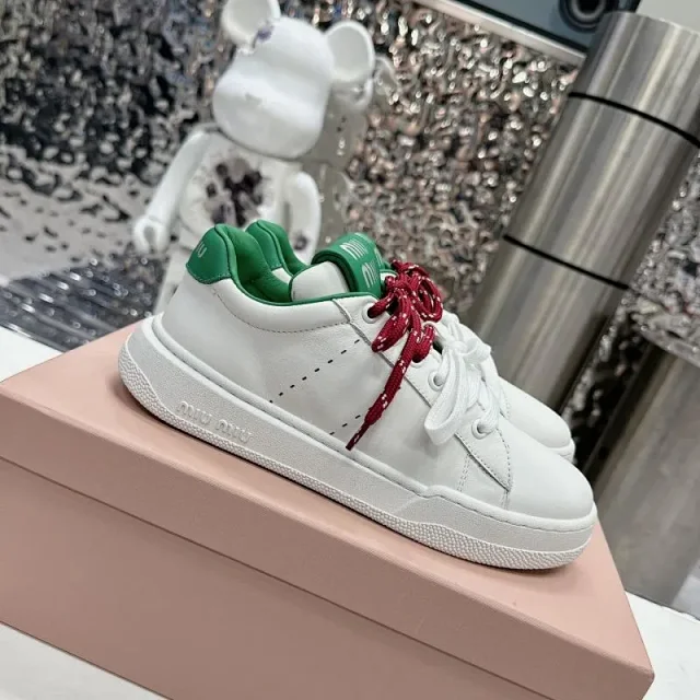 Miu Sneakers White low-top lace-up with coloured padded collar and contrast laces product detail image 3