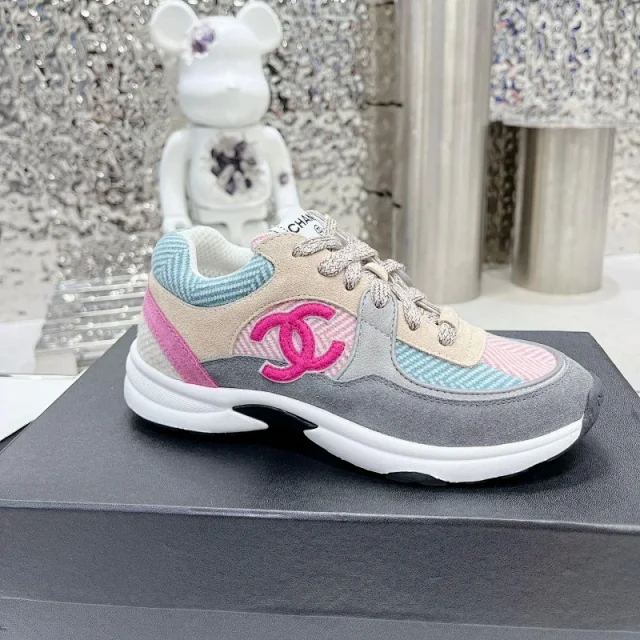 Chanel Sneakers Low-top suede-panel with interlocking CC side logo product detail image 17