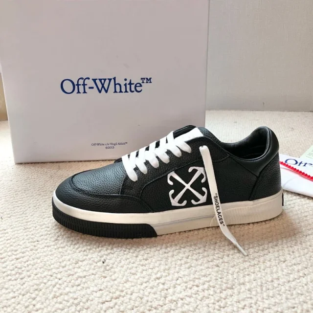 Off-White Sneakers Low-Top Arrow Logo product detail image 1