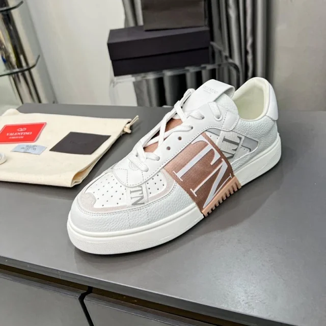 Valentino Sneakers low-top with VLTN logo side strap product detail image 18