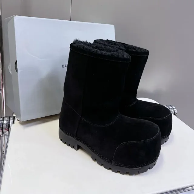 Balenciaga Boots fur-lined suede platform with lug soles product detail image 6
