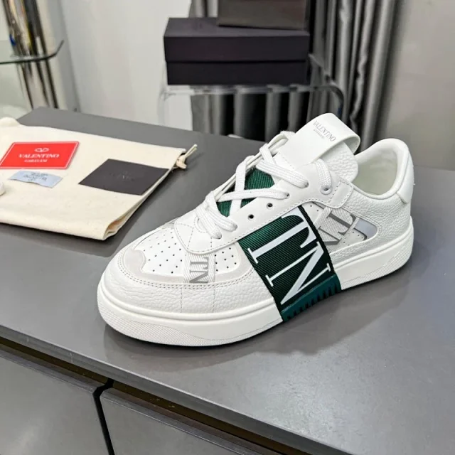 Valentino Sneakers low-top with VLTN logo side strap product detail image 19