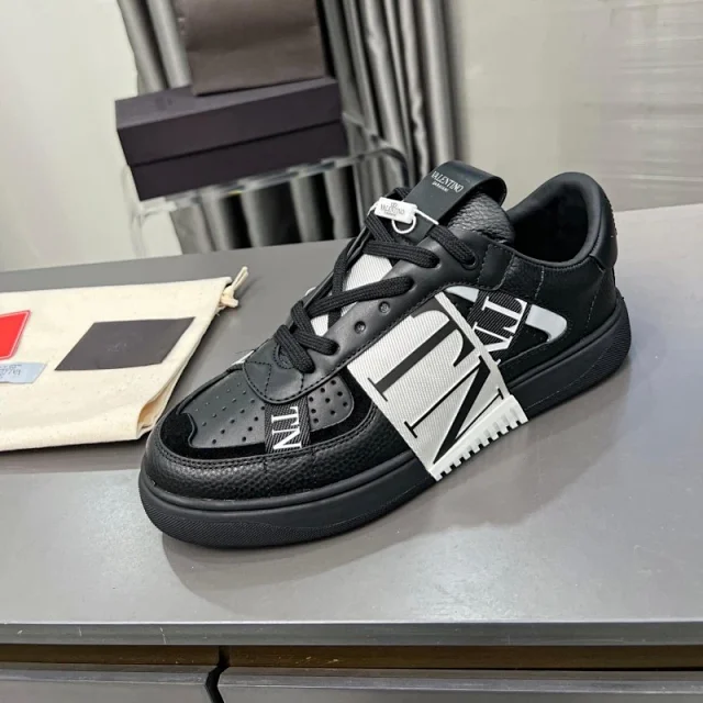 Valentino Sneakers low-top with VLTN logo side strap product detail image 17