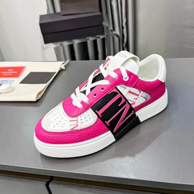 Valentino Sneakers low-top with VLTN logo side strap product detail image 10