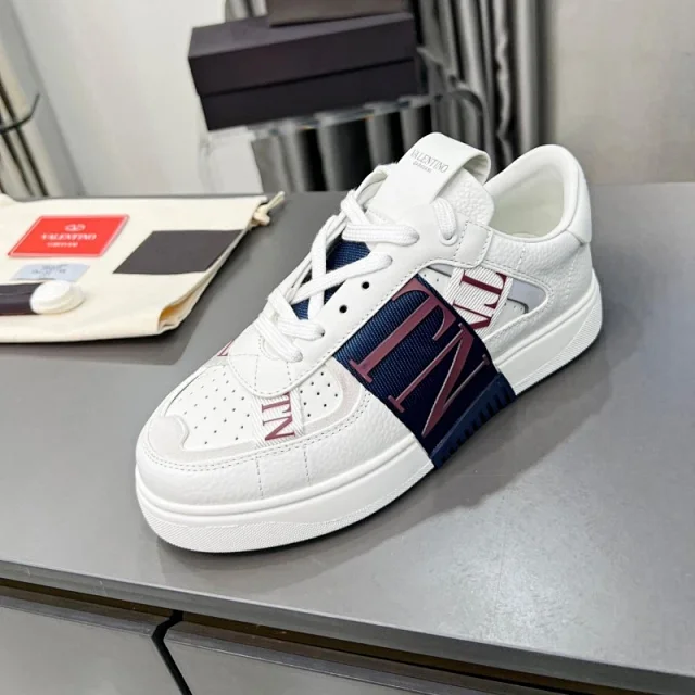 Valentino Sneakers low-top with VLTN logo side strap product detail image 15