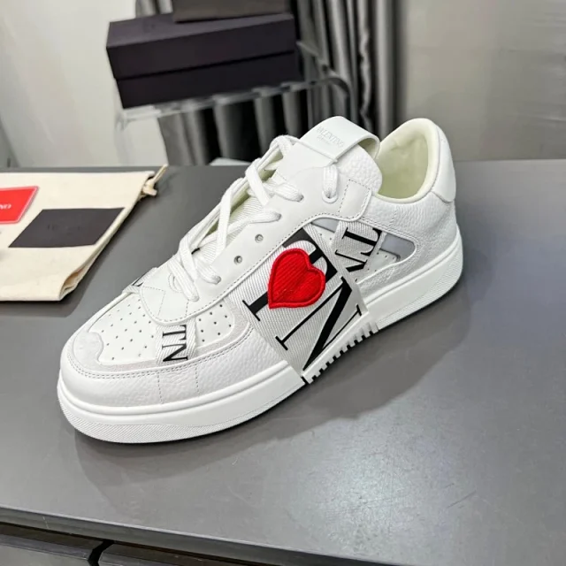 Valentino Sneakers low-top with VLTN logo side strap product detail image 5