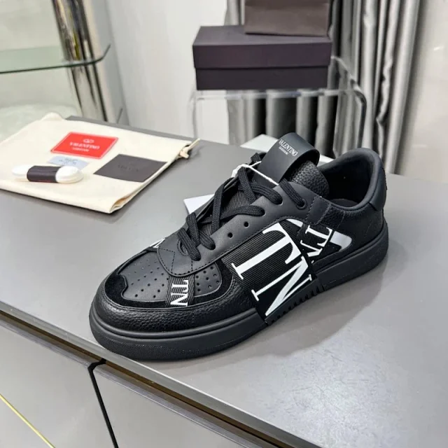 Valentino Sneakers low-top with VLTN logo side strap product detail image 4