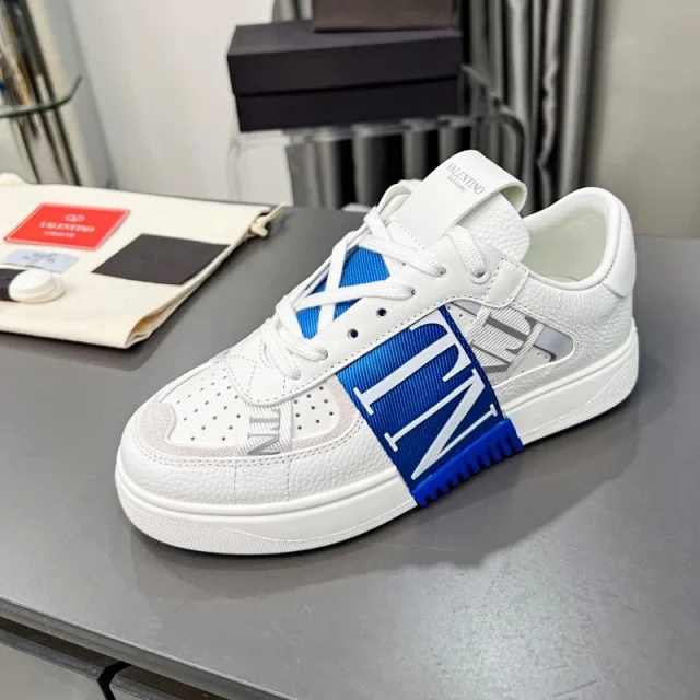 Valentino Sneakers low-top with VLTN logo side strap product detail image 11