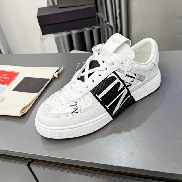 Valentino Sneakers low-top with VLTN logo side strap product detail image 12
