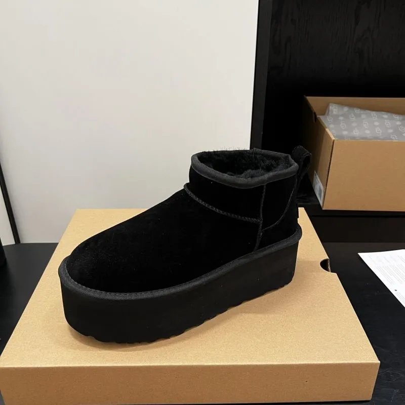 UGG Boots Platform shearling-lined — 18