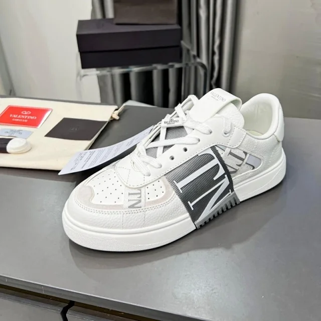 Valentino Sneakers low-top with VLTN logo side strap product detail image 14