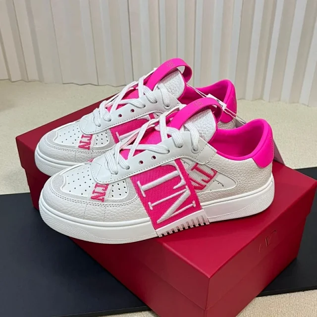 Valentino Sneakers low-top with VLTN logo side strap product detail image 1