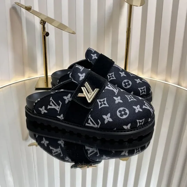 Louis Vuitton Slippers Fur-Lined Monogram Platform product detail image 4