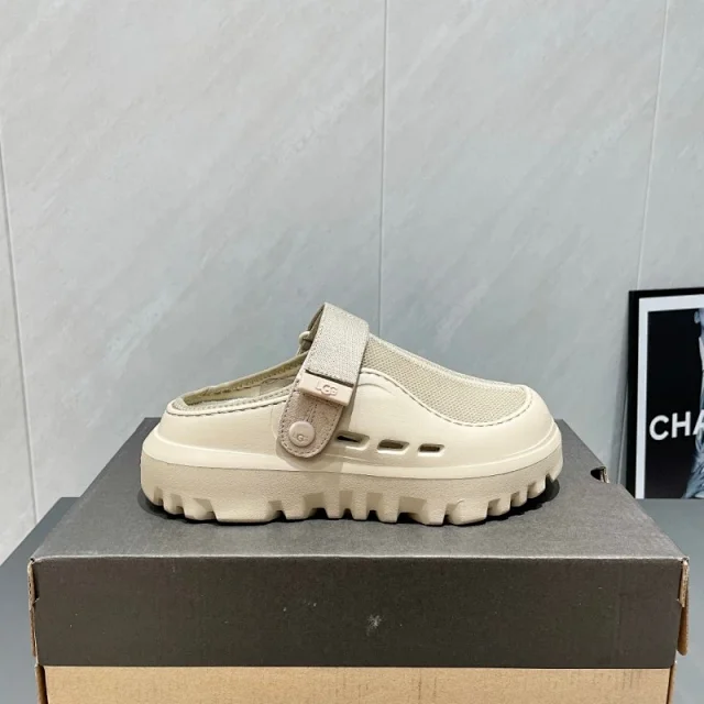 UGG Sandals Closed-Toe Lug Sole Clog product detail image 2