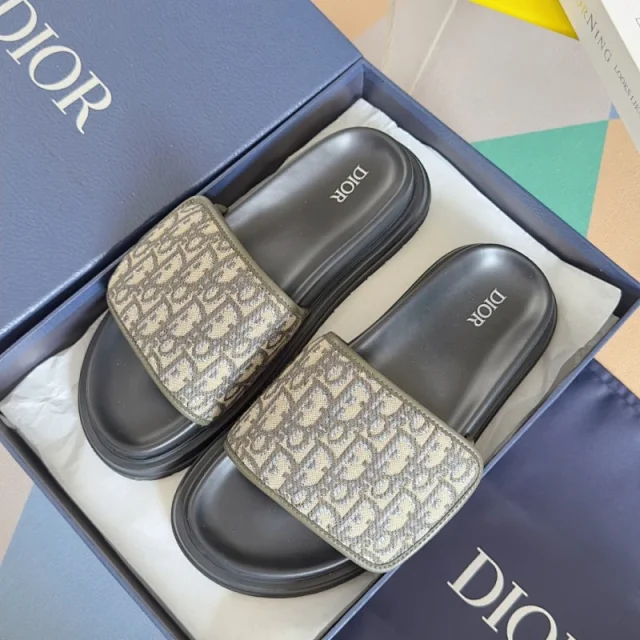 Dior Slippers Oblique Logo Slide product detail image 1