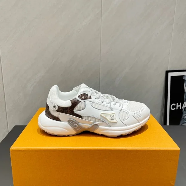 Louis Vuitton Sneakers LV Run 55 product detail image 2