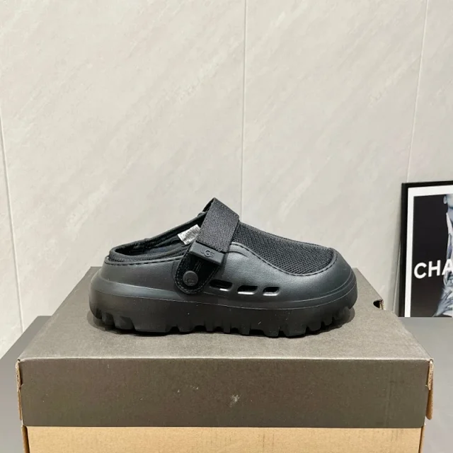 UGG Sandals Closed-Toe Lug Sole Clog product detail image 1