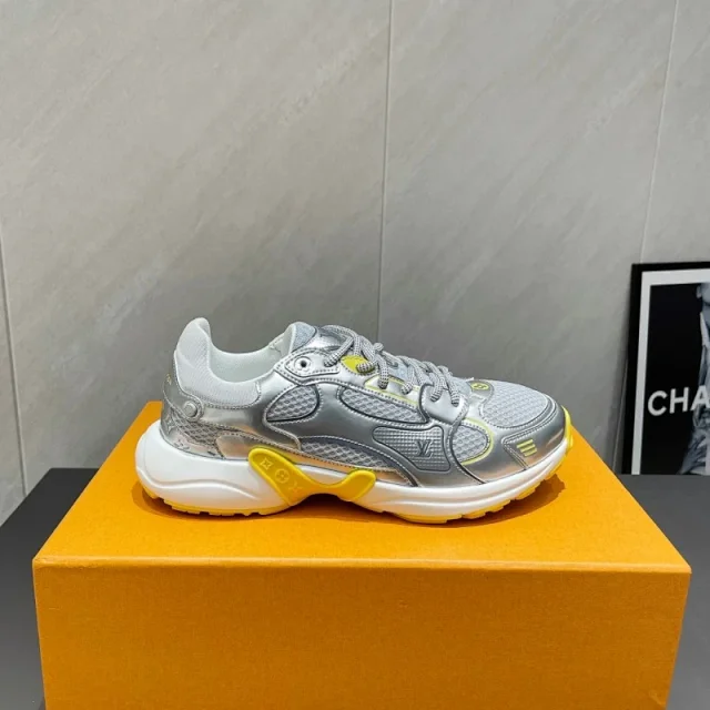Louis Vuitton Sneakers LV Run 55 product detail image 5