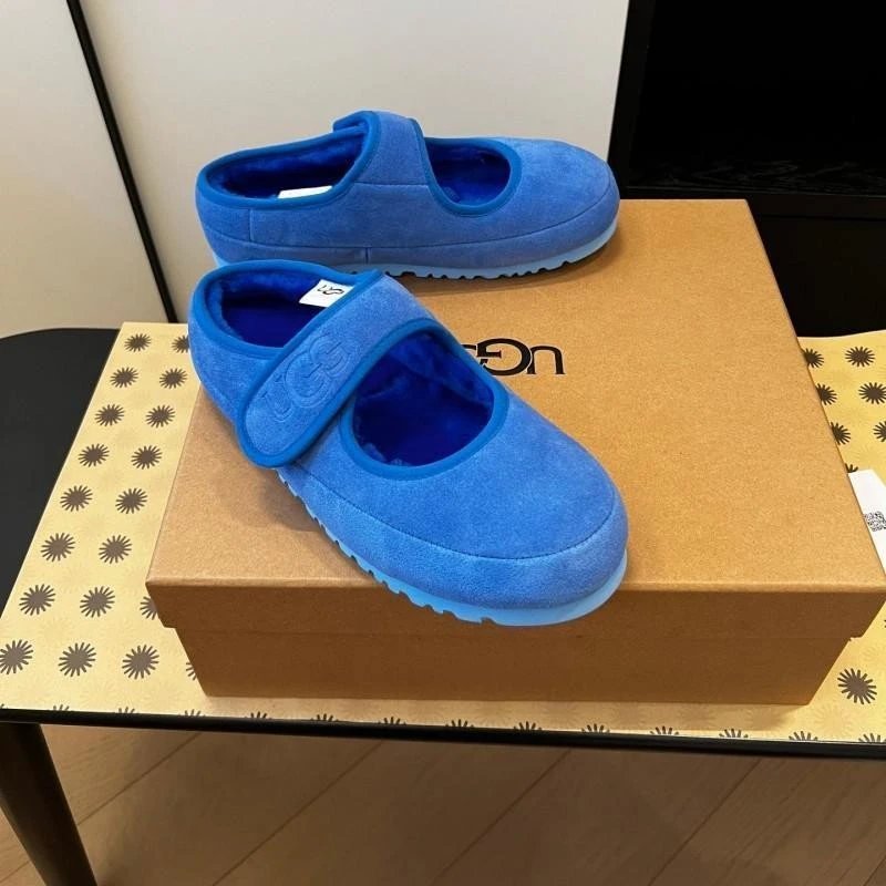 UGG Slippers Round-Toe Shearling-Lined Slip-On — 7