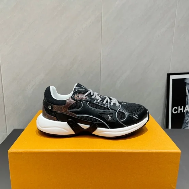 Louis Vuitton Sneakers LV Run 55 product detail image 1