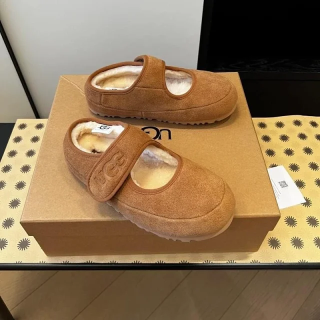 UGG Slippers Round-Toe Shearling-Lined Slip-On product detail image 6