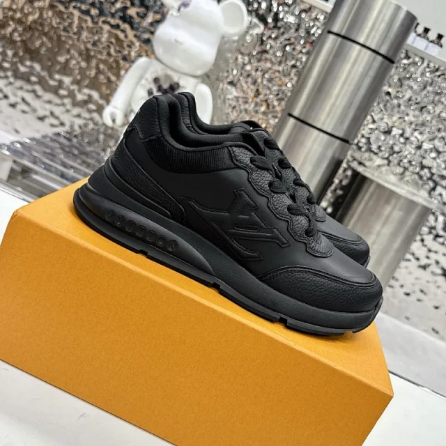 Louis Vuitton Sneakers Low-top lace-up with LV side logo product detail image 2