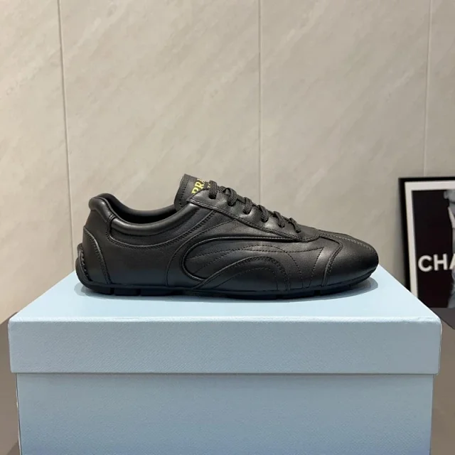 Prada Sneakers Low-Top Leather product detail image 3