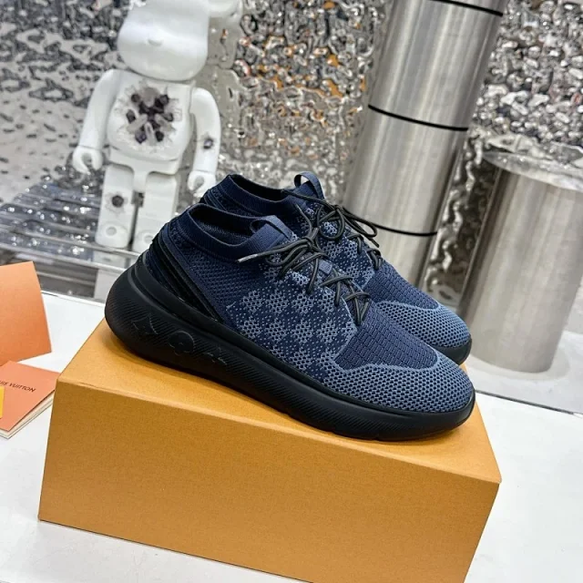Louis Vuitton Sneakers Knitted low-top lace-up with monogram-embossed sole product detail image 1
