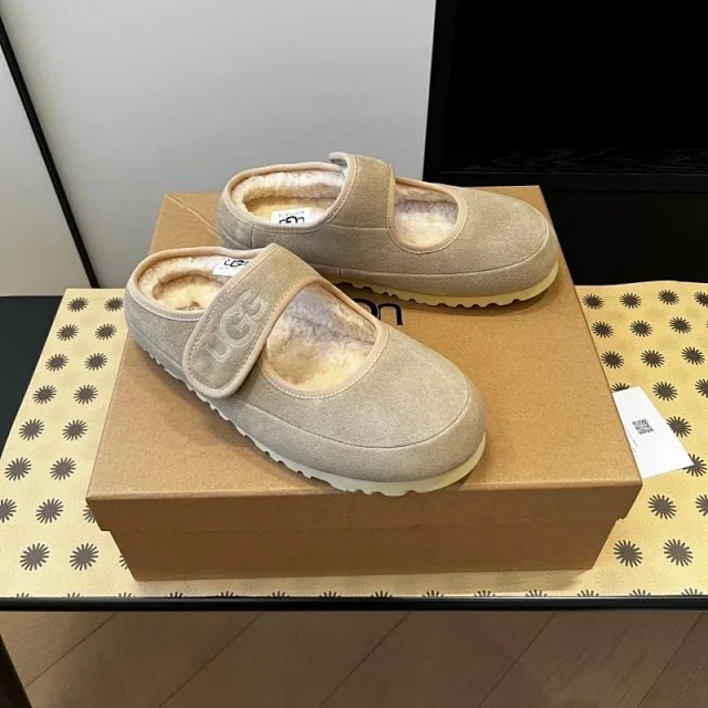 UGG Slippers Round-Toe Shearling-Lined Slip-On product detail image 7
