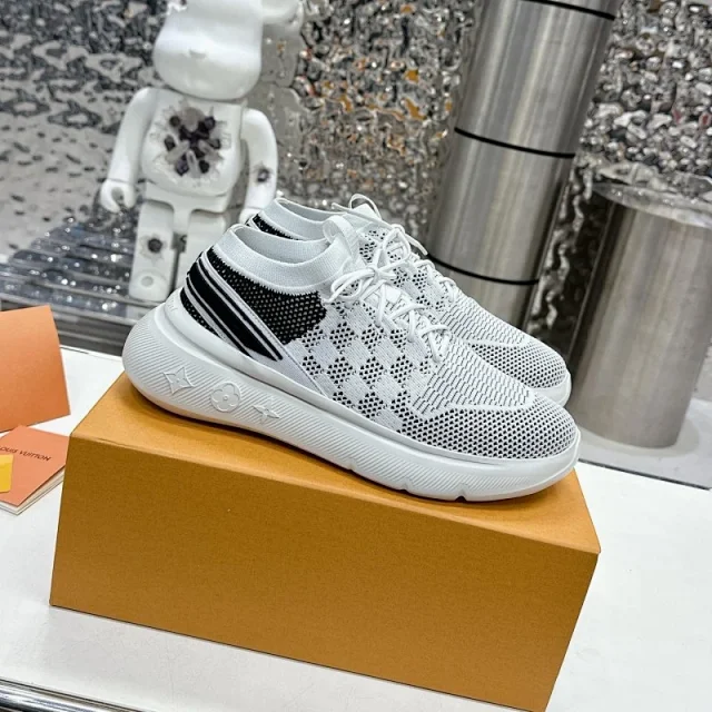 Louis Vuitton Sneakers Knitted low-top lace-up with monogram-embossed sole product detail image 3