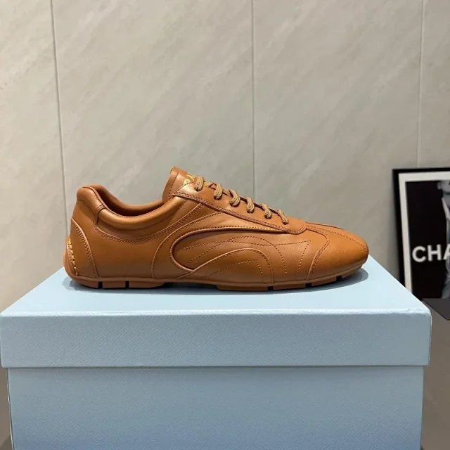 Prada Sneakers Low-Top Leather product detail image 2
